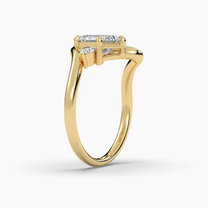 Bague de fiançailles asymétrique unique en or massif 14K/18K avec diamant de laboratoire 1,13 carats et bande incurvée émeraude Toi et Moi - Product Image 4