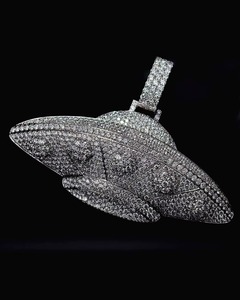Colgante estilo rapero hip hop, personalizado con moissanita VVS, para hombre, en plata 925 chapada en oro blanco. - Product Image 1