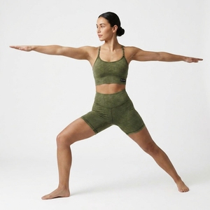 Conjunto Deportivo de Dos Piezas para Mujer, Color Verde Oliva, Sujetador Deportivo Sin Costuras y Pantalones Cortos de Cintura Alta, Ropa Deportiva para Yoga - Product Image 6