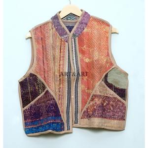Chaleco Kantha multicolor hecho a mano 100% algodón, con diseño de patchwork tejido y detalles de botones cubiertos, estilo vintage de Rajasthan. - Product Image 6