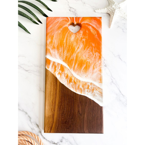 Planche à découper en résine bleue personnalisée sur le thème de la plage, planche à fromage en bois massif de qualité supérieure avec poignée, idéale pour un cadeau de bienvenue ou de mariage - Product Image 5