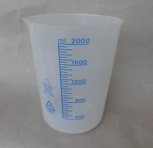 Griffin Squat forma plástico PP azul graduado vaso - Product Image 2