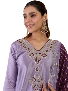Ensemble Salwar Kameez en soie brodée pour femmes, couleur violette, avec dupatta, tenue traditionnelle indienne et pakistanaise, décontractée, mi-longue, pour l'été/l'hiver - Product Image 3