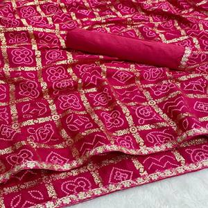 VASTRA COTTAGE Sari Tradicional de Seda Vichitra Magenta con Estampado Bandhani Dorado y Borde Bordado - Product Image 2