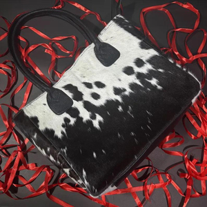 Sac à main en cuir véritable pour femme avec imprimé vachette, deux poignées, fermeture à rabat classique, style usage quotidien - Product Image 1
