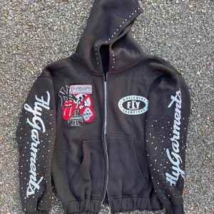 Sudadera con capucha y cremallera para hombre, con múltiples parches de pedrería, 2026, Rojo, Amarillo, Negro, Azul Marino, con texto cursivo brillante, estilo urbano, HD - Product Image 6