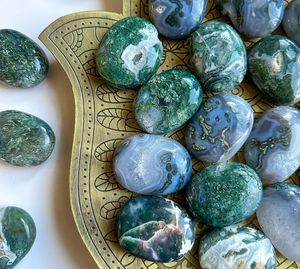 Pierre de paume en agate mousse naturelle en gros, cristal de guérison, pierre précieuse polie pour le Reiki, la méditation et la décoration intérieure de Aameena Agate - Product Image 1