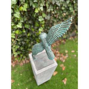 Escultura Antigua de Águila Voladora con Base, Suministros para Jardín y Granja, Artesanías para Decoración Exterior, Suministros para Eventos - Product Image 1