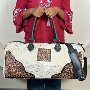 Bolso de Viaje Grande de Cuero Genuino Metálico con Pelo de Vaca y Grabado Estilo Western para Mujer - Súper Oferta de Septiembre - Product Image 3