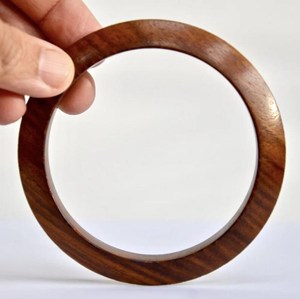 Colección de Pulseras de Madera Artificial con Brazaletes de Madera Natural y Decoración de Latón, Joyería Artesanal de Moda Premium - Product Image 3