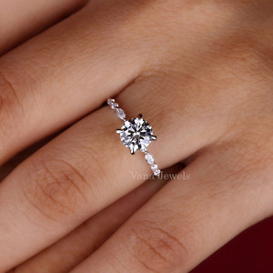 แหวนทองคำสีขาวทึบ14K คลาสสิกพร้อมเม็ดกลมตัดแล็ปการปลูกเพชรสี่ง่ามการตั้งค่าการหมั้นหรือของขวัญแต่งงานสำหรับเธอ - Product Image 6