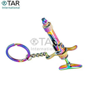 Llavero con Colgante de Jeringa Aspiradora Multicolor de Titanio, Miniatura, Regalo Médico para Doctores, Enfermeras, Estudiantes de Medicina - Product Image 3