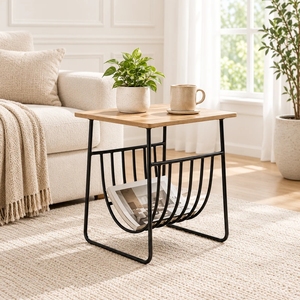 Table d'appoint carrée industrielle en bois avec panier à magazines à lattes intégré et pieds en métal noir, table de chevet chic pour chambre à coucher - Product Image 1