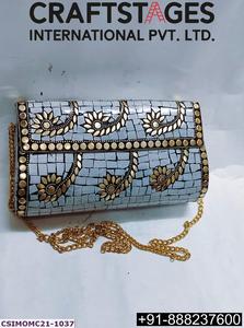 Bolso de Mano Metálico Hecho a Mano por Craftstages International con Cadena Metálica |   Bolso de Noche Étnico de Diseño para Mujer, 1-1.9L - Product Image 4