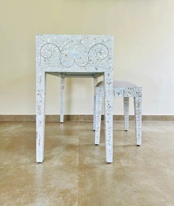 Table console décorative de style antique pour salon et chambre, design moderne et luxueux en nacre. - Product Image 3