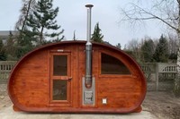 Sauna Exterior Ovalada Espaciosa para 8-10 Personas, Cabina de Sauna de Madera Termotratada con Chimenea y Ventanas Arqueadas