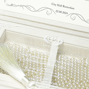 Caja de Invitación de Boda Hecha a Mano de Terciopelo de Gamuza Color Marfil de Alta Calidad, Porta Tarjetas con Monograma Personalizado Impreso con UV, Chiang Mai, Tailandia - Product Image 4