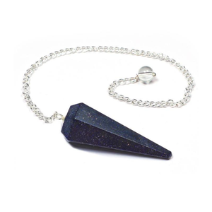 Pendules en pierres précieuses faites à la main, pierre de soleil bleue polie à 6 facettes, pendules Feng Shui avec chaîne en argent, provenant d'Umar Agate Gujarat - Product Image 1
