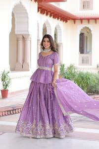 Ensemble Lehenga Choli de qualité supérieure pour les mariages, les festivals, les soirées et les célébrations traditionnelles, disponible à un prix abordable - Product Image 3