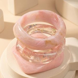Brazaletes de Resina Hechos a Mano Belladec Premium, Color Rosa Claro Cristalino, Geométricos, Elegantes, para Fiestas - Product Image 1