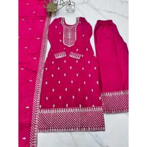 Conjunto de Top, Pantalón y Dupatta de Diseño Tradicional para Fiesta con Elegante Trabajo de Encaje - Product Image 5