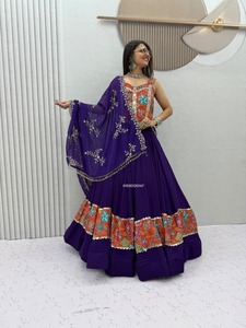 Ensemble Lehenga Choli Premium en Soie avec Broderie Miroir et Imprimé Positionnel – Tenue Traditionnelle Indienne Élégante pour Mariage et Fêtes - Product Image 3