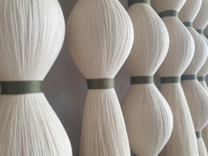 Tapiz de macramé hecho a mano con borlas para colgar en la pared, ideal para sala de estar, dormitorio y entrada, decoración boho, venta al por mayor desde India. - Product Image 3