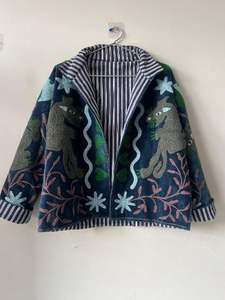 Veste d'hiver en velours brodée Suzani de qualité supérieure, faite à la main, pour femmes, veste courte Suzani, taille unique, veste courte matelassée Kantha - Product Image 4