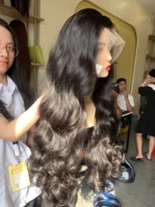 Vente en gros 100% Vietnamien Remy Extension de Cheveux Vague Naturelle Lace Front Perruque 13x6 HD Luxe Full Frontal Couleur Naturelle - Product Image 2