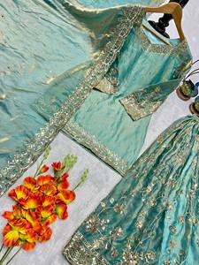 Nouvelle tenue de soirée design pour femme : haut et pantalon palazzo. Avec un dupatta élégant et des broderies - Product Image 6