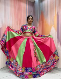 Ensemble Lehenga Choli indien traditionnel avec dupatta brodé, en coton, longueur au sol, tenue de mariage pour femme, coupe ample, multicolore - Product Image 4