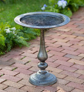 Bain d'oiseaux classique en métal pour jardin, patio, design élégant, base robuste, attirant les oiseaux, avec bassin de rétention d'eau. - Product Image 5