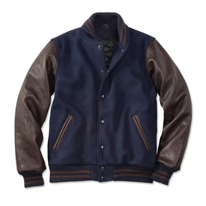 Chaqueta Varsity Azul Marino con Mangas de Cuero Marrón Oscuro, Forro Acolchado, Fabricante Premium de Letterman - Product Image 1