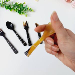 Cuchara y tenedor de cuerno de búfalo natural más vendidos, comúnmente utilizados para comer caviar, servir ensaladas y degustar platos finos. - Product Image 3