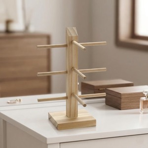 Support de lunettes en bois très demandé pour la présentation et le rangement sécurisé de collections de lunettes de soleil, disponible à la vente - Product Image 4