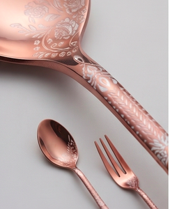Ensemble de couverts élégant en or rose à motif floral pour des dîners élégants, la maison, la cuisine, les mariages et les occasions spéciales - Product Image 2
