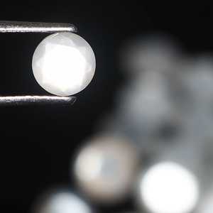 Pierre de Lune Blanche Naturelle 2mm Ronde Facettée Calibrée Pierre Gemme Certifiée pour Fabrication de Bijoux Fournisseur en Gros - Product Image 2