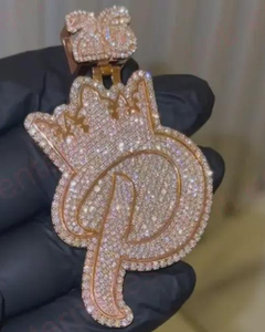 จี้มอสซาไนต์หรูหรา ประดับเพชรสองสี จี้ตัวอักษรเริ่มต้น 925 เงินแท้ สไตล์ฮิปฮอป ผ่านการทดสอบเพชร - Product Image 1