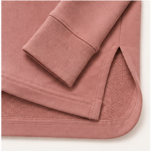 Sudadera personalizada para mujer, color rosa empolvado, cuello simulado, corte largo, abertura lateral, estilo relajado, WSS-0003 - Product Image 6