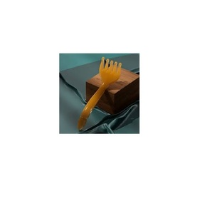 Peine de masaje de resina de diseño artesanal para la rutina del cuidado del cabello y un masaje cómodo del cuero cabelludo - Product Image 6