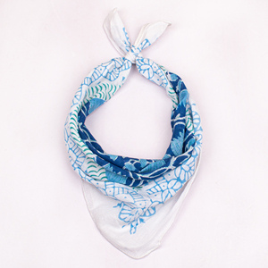 Bandana carré en coton bleu à motif floral style western, respirant, décontracté, pour l'hiver, le printemps et l'été, respectueux de la peau - Product Image 4