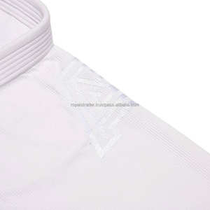 Ensemble de Jiu Jitsu Gi en polyester de conception personnalisée de haute qualité pour le karaté et le taekwondo, y compris les shorts-vêtements d'arts martiaux - Product Image 3