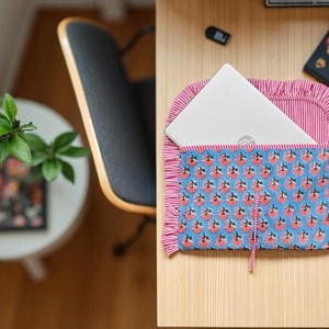 Precioso Neceser de Tela con Cierre de Cordón, Diseño Floral Azul y Rosa, Tamaño Mediano, Multifuncional, Portátil, para Viaje - Product Image 2