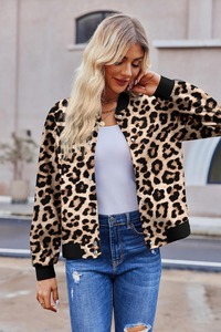 Veste universitaire personnalisée pour femmes, légère, streetwear, fabricant haut de gamme, production en gros - Product Image 3
