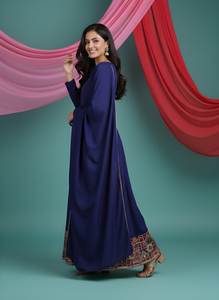 Ensemble Kurta Angrakha en soie Vichitra brodée bleue avec dupatta pour femme, entièrement cousu, longueur ras du sol, vente en gros, stock disponible - Product Image 3