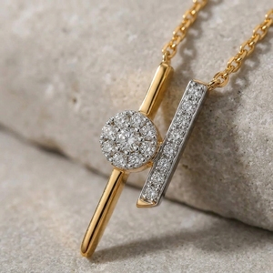 Pendentif RAAMAA 10K en or bicolore avec diamants, motif géométrique à barres verticales parallèles, orné de diamants de laboratoire taille ronde - Product Image 3