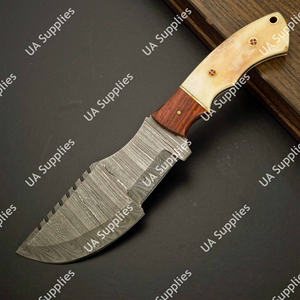 มีดติดตามแบบดามัสกัส สตีล สำหรับงานหนัก ใช้สำหรับล่าสัตว์ ตั้งแคมป์ พกพาประจำวัน เดินป่า ตกปลา ปลายใบมีดแบบคลิป คมกริบ ด้ามไมคาร์ต้า รับผลิตแบบ OEM ขั้นต่ำในการสั่งซื้อน้อย - Product Image 2