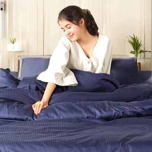 ผ้าปูที่นอนสีฟ้า Azure ให้ความรู้สึกสงบสง่างาม ชุดเครื่องนอนระดับพรีเมียมสำหรับห้องนอน - Product Image 2