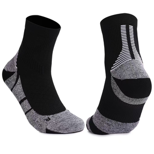 Chaussettes de course personnalisées à séchage rapide imprimées par sublimation, chaussettes de sport de performance en gros, chaussettes de cyclisme en polyester de haute qualité - Product Image 5