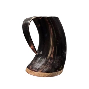 Véritable tasse à corne à boire Viking faite à la main avec support en métal tasse à café ou à bière jetable prix de gros - Product Image 1